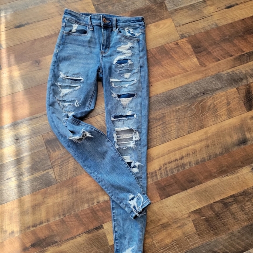 American Eagle distressed size 4‎